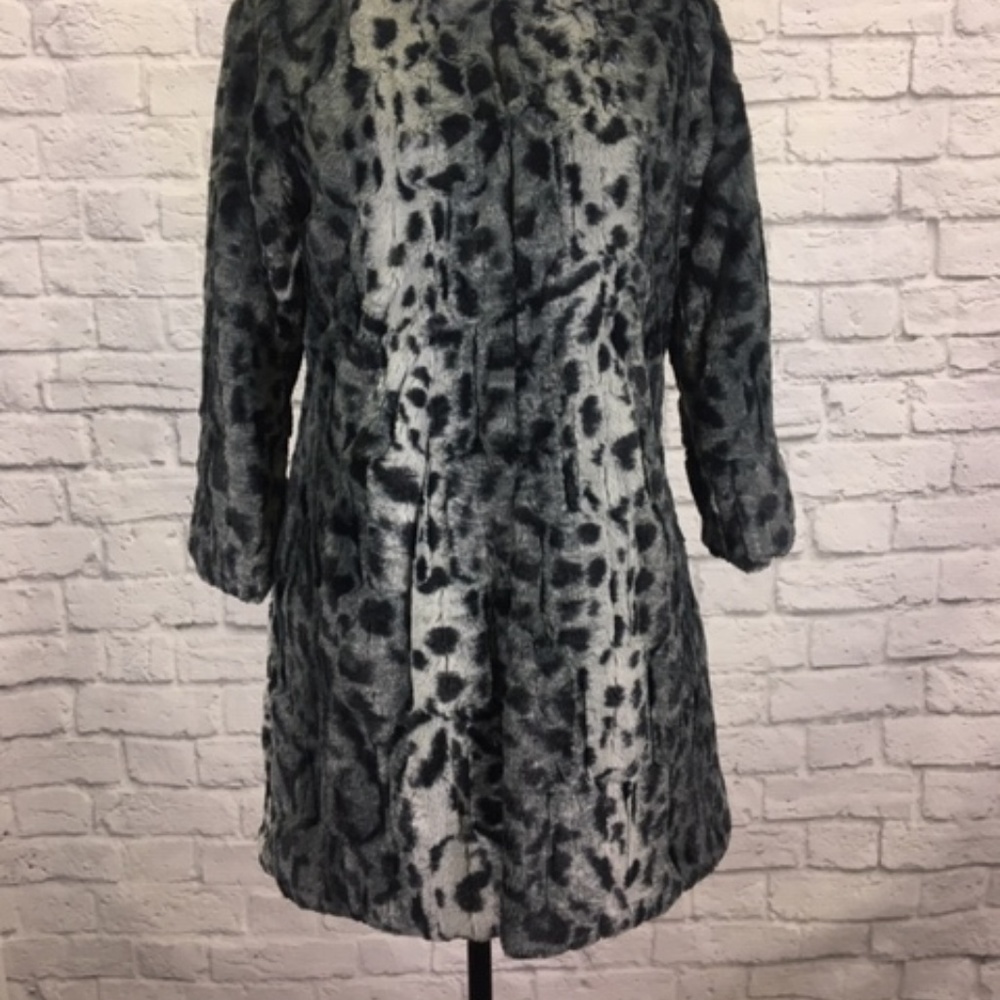 Coat Sale! 💫Faux Fur Collarless 3/4 Sleeve Coat - Picture 8 of 8